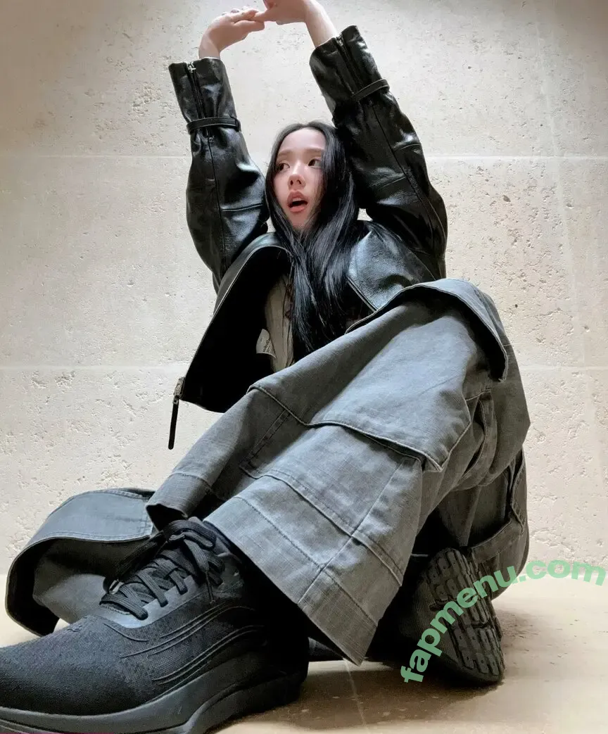 Jisoo nude photo #0810 (BLACKPINK / qenshizu / sooyaaa__)