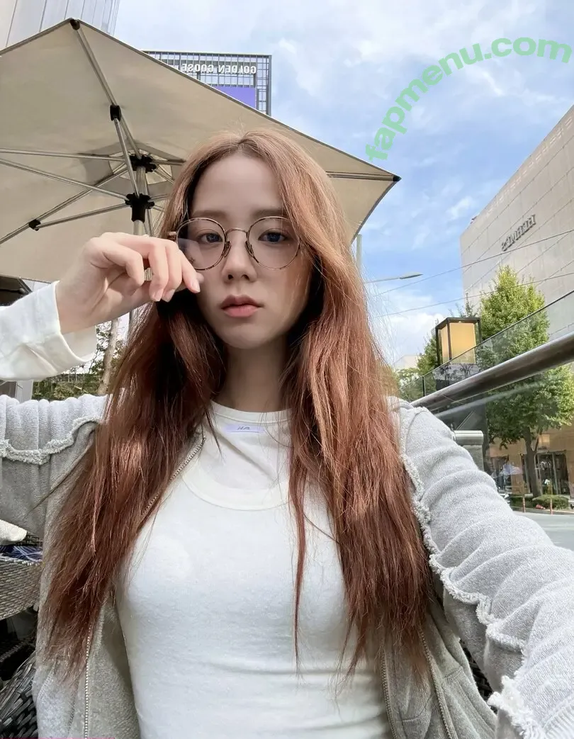 Jisoo nude photo #0825 (BLACKPINK / qenshizu / sooyaaa__)