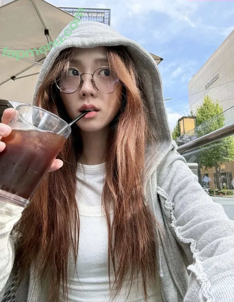 Jisoo nude photo #0826 (BLACKPINK / qenshizu / sooyaaa__)