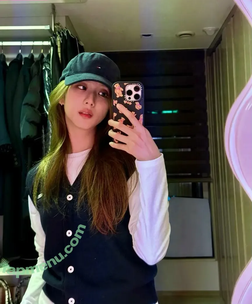 Jisoo nude photo #0829 (BLACKPINK / qenshizu / sooyaaa__)