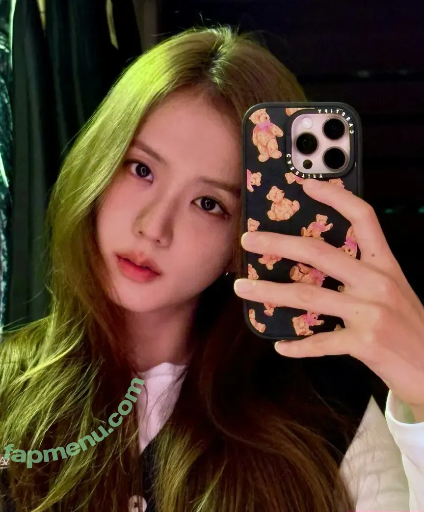 Jisoo nude photo #0831 (BLACKPINK / qenshizu / sooyaaa__)
