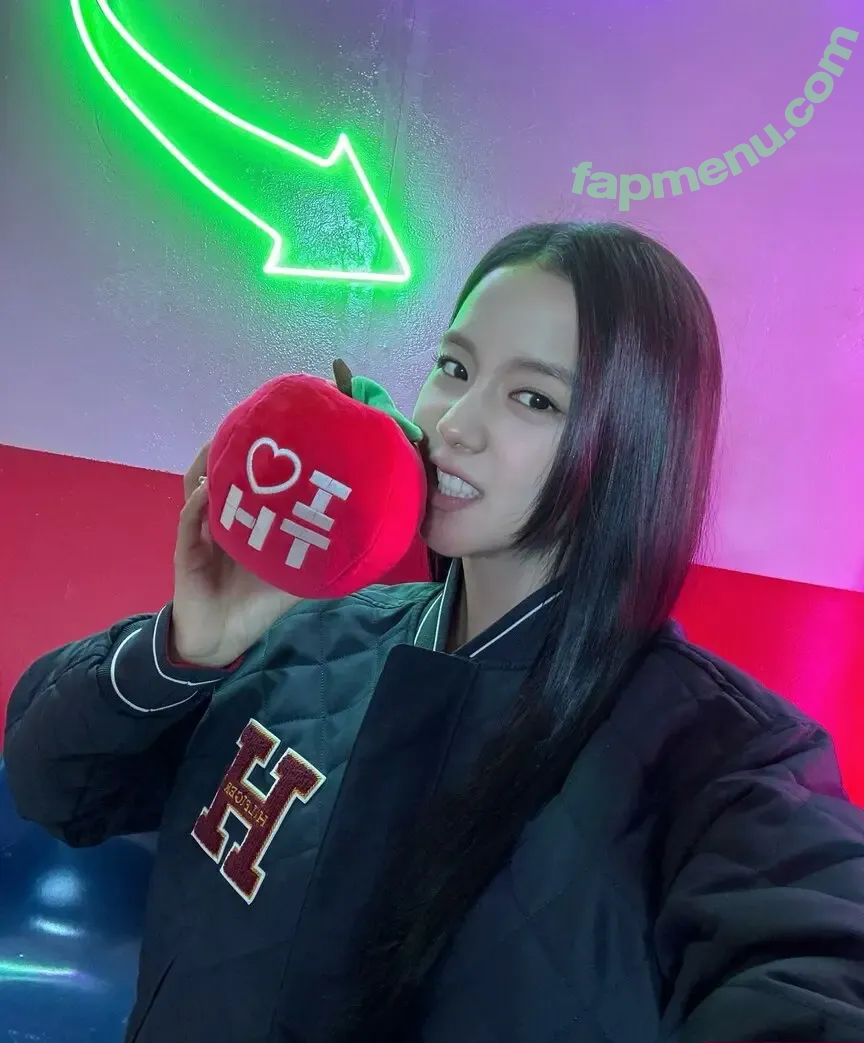 Jisoo nude photo #0844 (BLACKPINK / qenshizu / sooyaaa__)