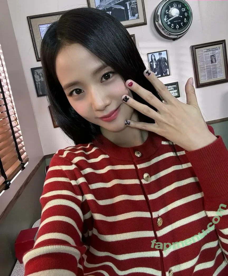 Jisoo nude photo #0847 (BLACKPINK / qenshizu / sooyaaa__)