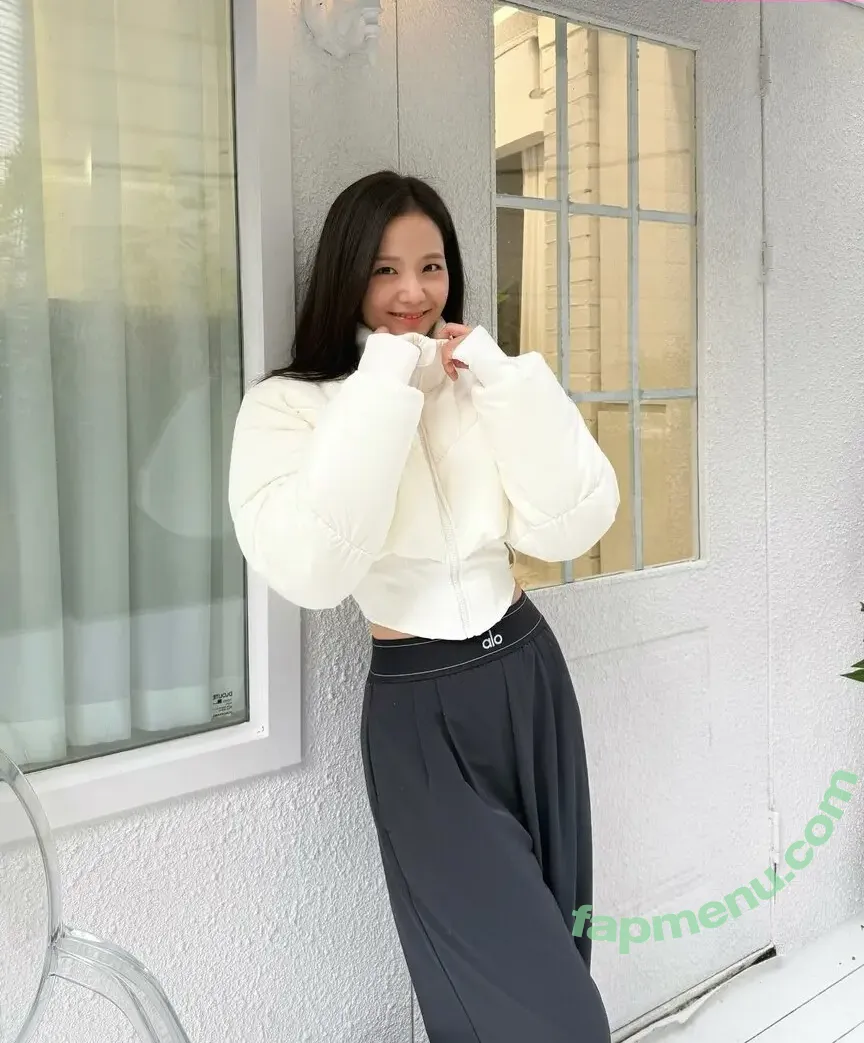 Jisoo nude photo #0850 (BLACKPINK / qenshizu / sooyaaa__)