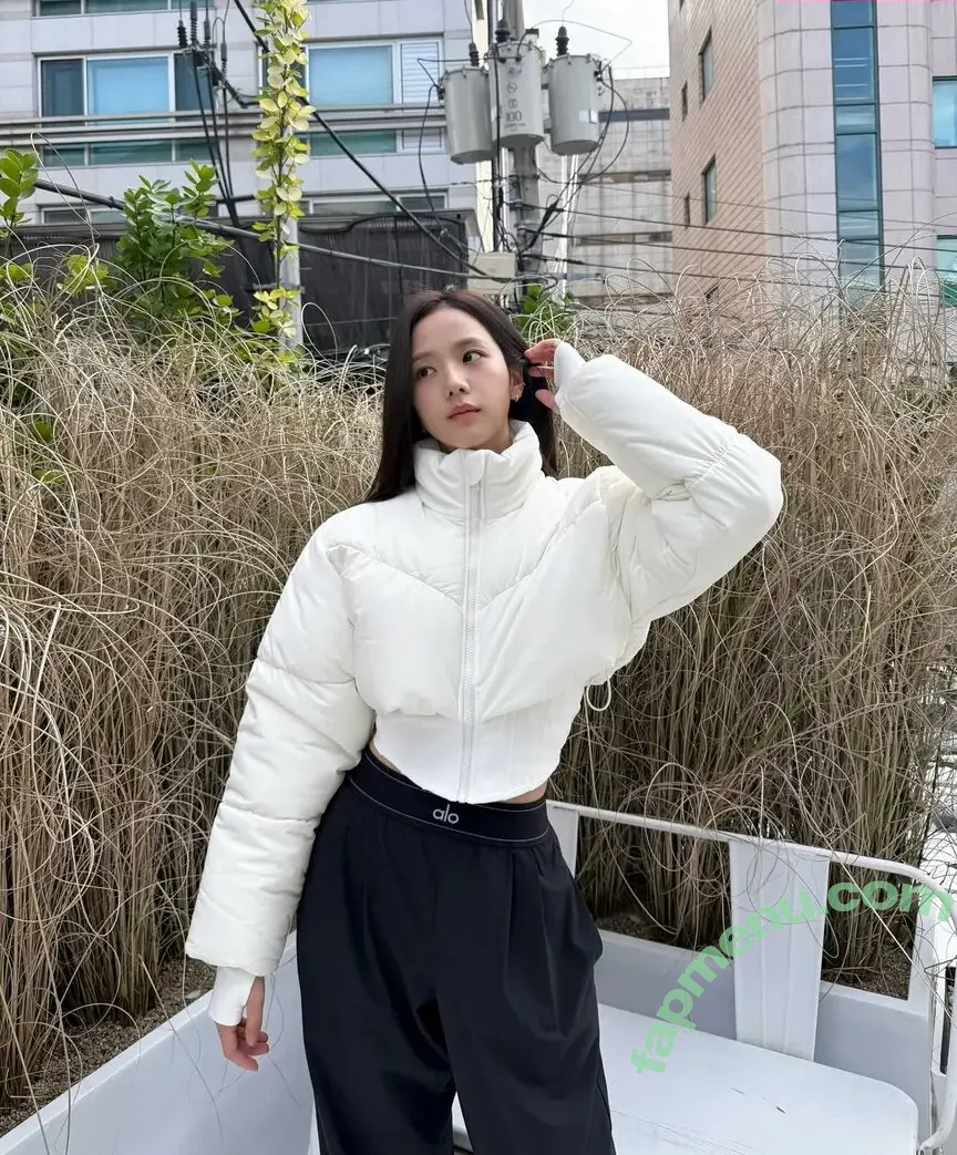 Jisoo nude photo #0851 (BLACKPINK / qenshizu / sooyaaa__)