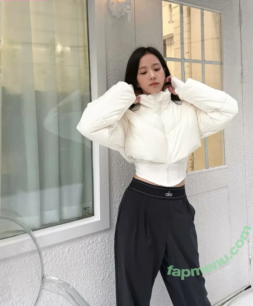 Jisoo nude photo #0852 (BLACKPINK / qenshizu / sooyaaa__)