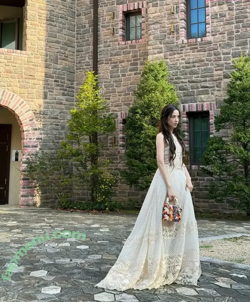 Jisoo nude photo #0867 (BLACKPINK / qenshizu / sooyaaa__)