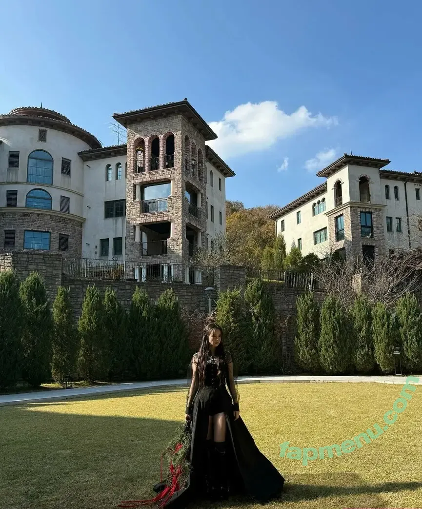 Jisoo nude photo #0868 (BLACKPINK / qenshizu / sooyaaa__)