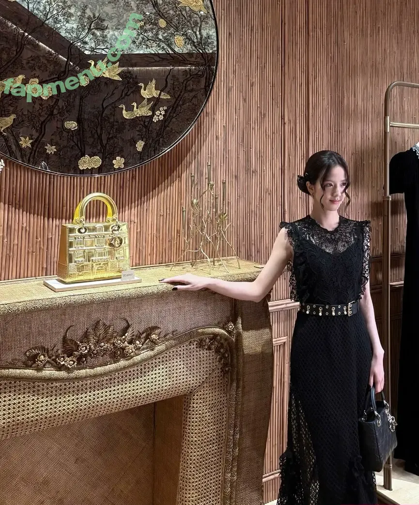 Jisoo nude photo #0892 (BLACKPINK / qenshizu / sooyaaa__)