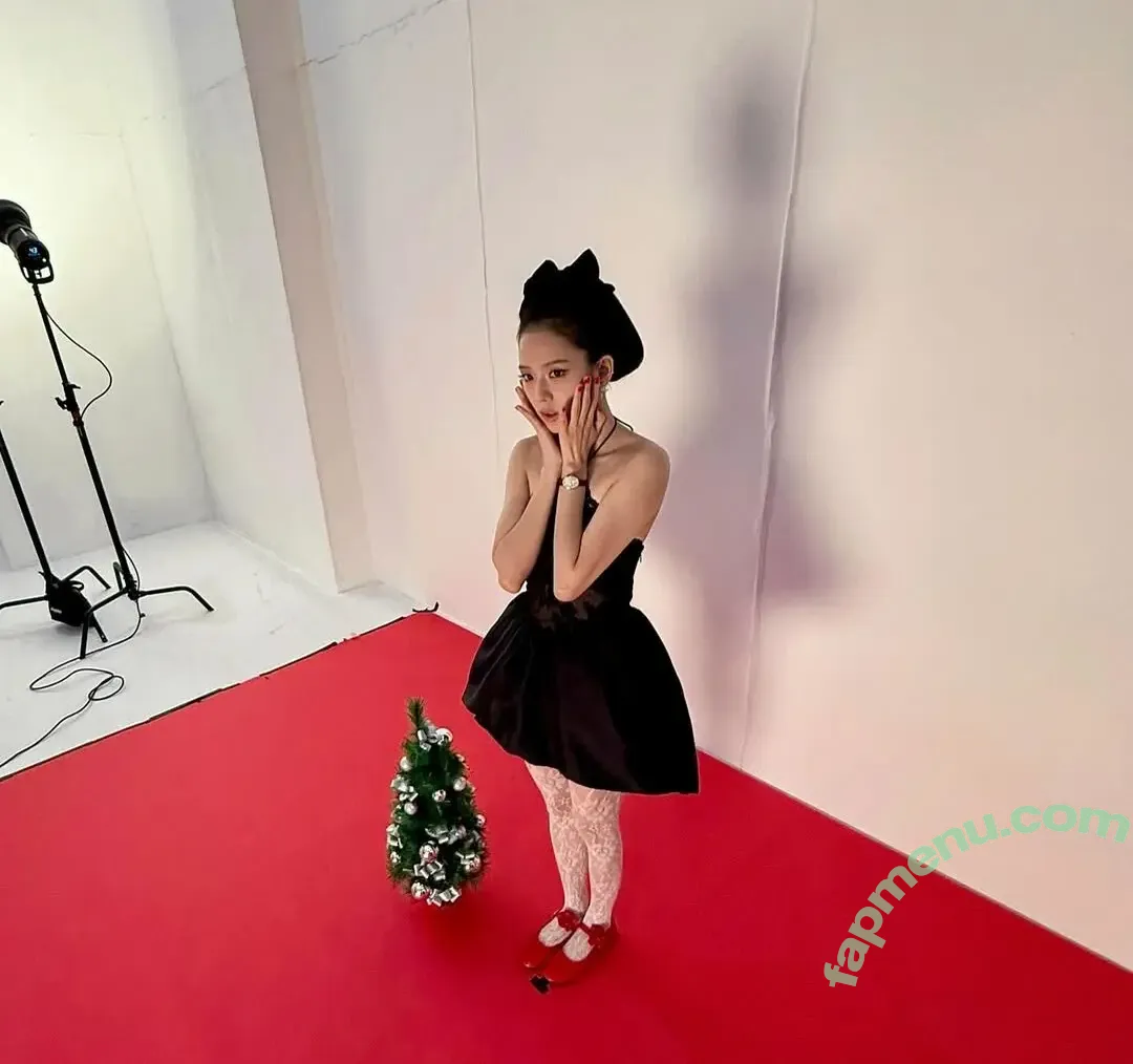 Jisoo nude photo #0908 (BLACKPINK / qenshizu / sooyaaa__)