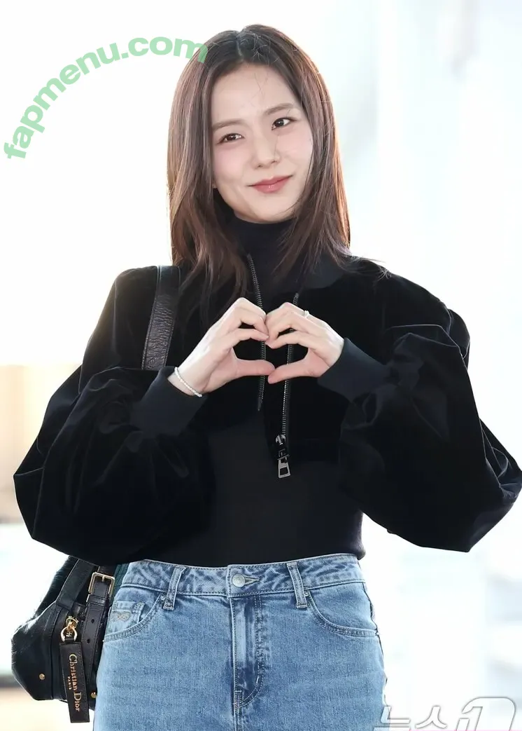 Jisoo nude photo #0915 (BLACKPINK / qenshizu / sooyaaa__)