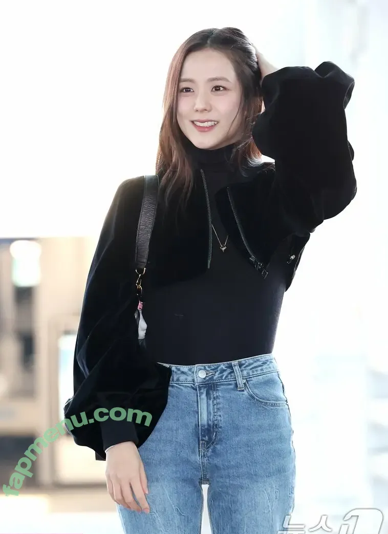 Jisoo nude photo #0920 (BLACKPINK / qenshizu / sooyaaa__)