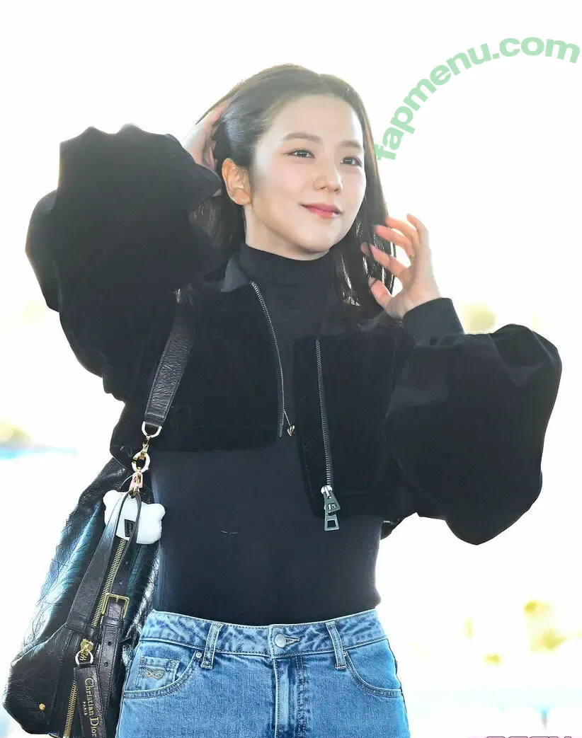 Jisoo nude photo #0932 (BLACKPINK / qenshizu / sooyaaa__)