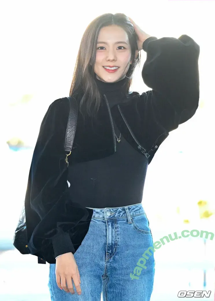 Jisoo nude photo #0933 (BLACKPINK / qenshizu / sooyaaa__)