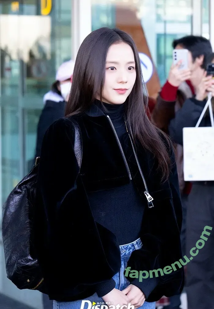Jisoo nude photo #0934 (BLACKPINK / qenshizu / sooyaaa__)