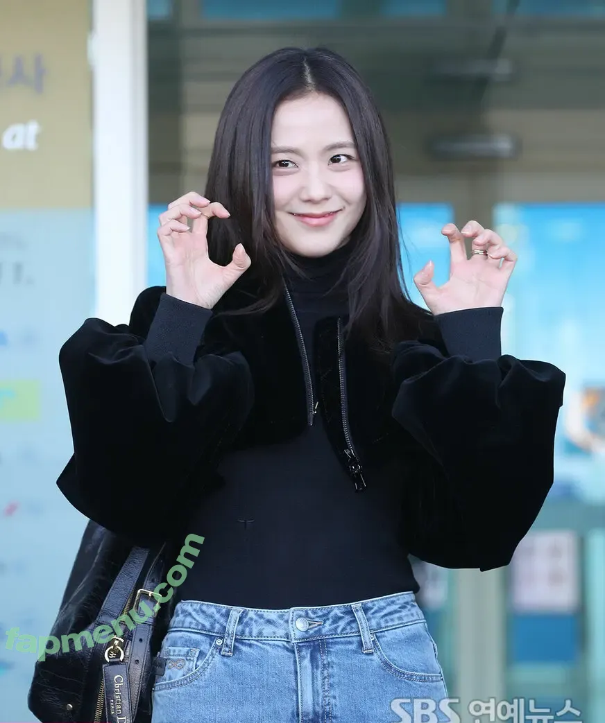 Jisoo nude photo #0935 (BLACKPINK / qenshizu / sooyaaa__)