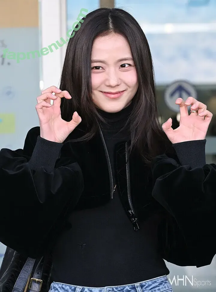 Jisoo nude photo #0936 (BLACKPINK / qenshizu / sooyaaa__)