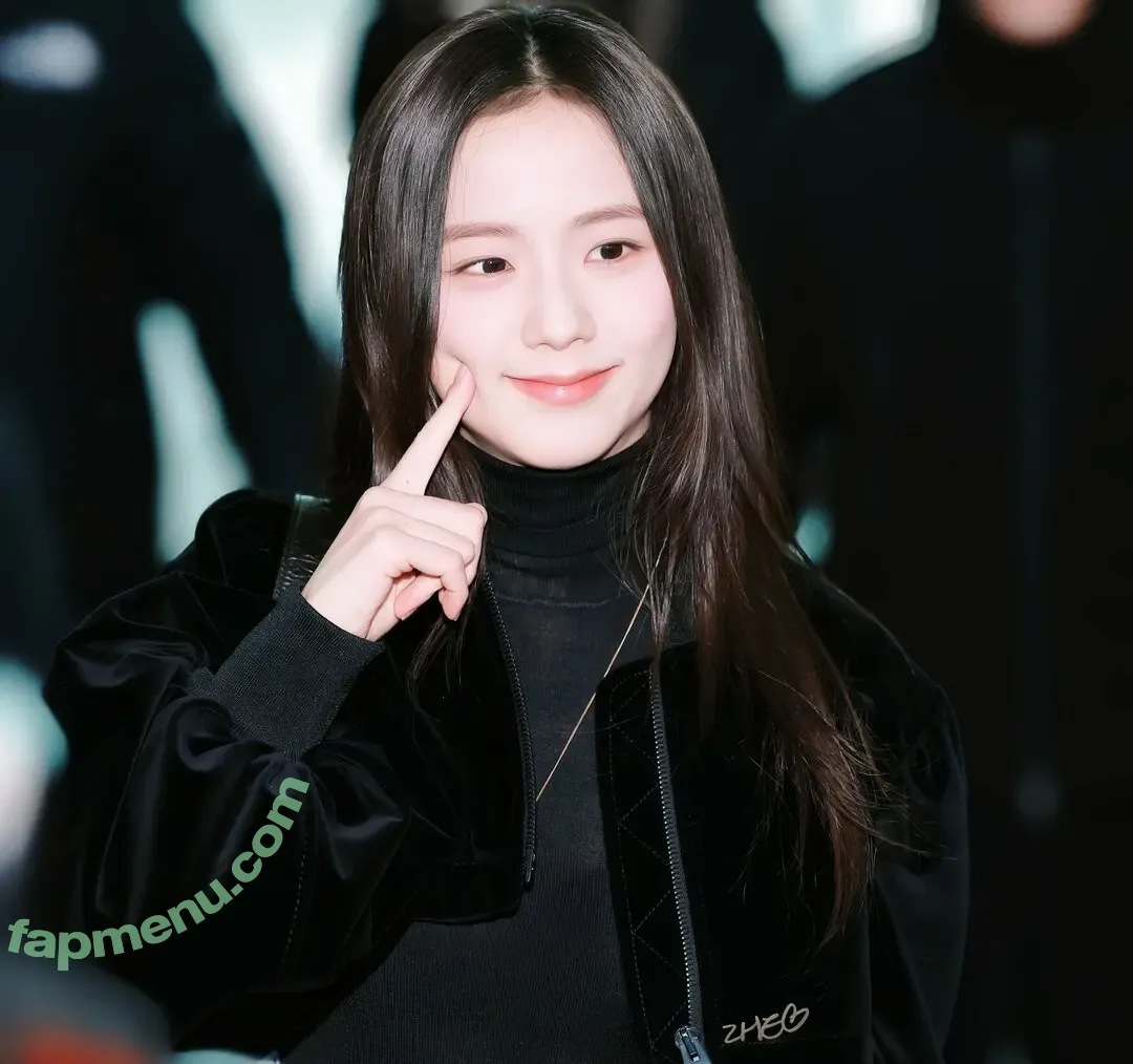 Jisoo nude photo #0938 (BLACKPINK / qenshizu / sooyaaa__)
