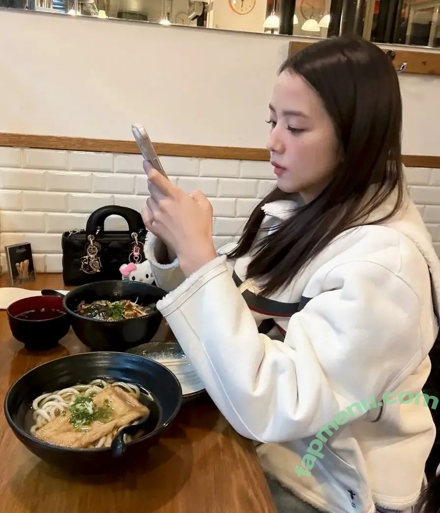 Jisoo nude photo #0952 (BLACKPINK / qenshizu / sooyaaa__)