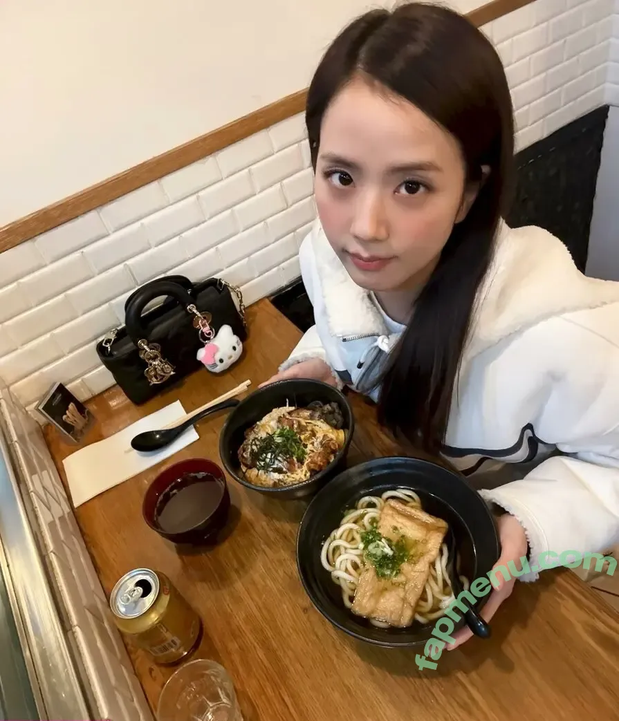 Jisoo nude photo #0953 (BLACKPINK / qenshizu / sooyaaa__)
