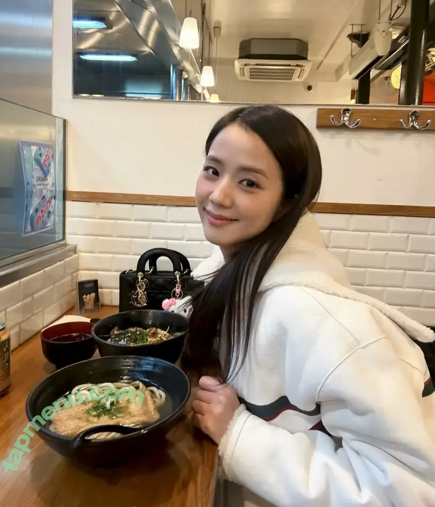 Jisoo nude photo #0955 (BLACKPINK / qenshizu / sooyaaa__)