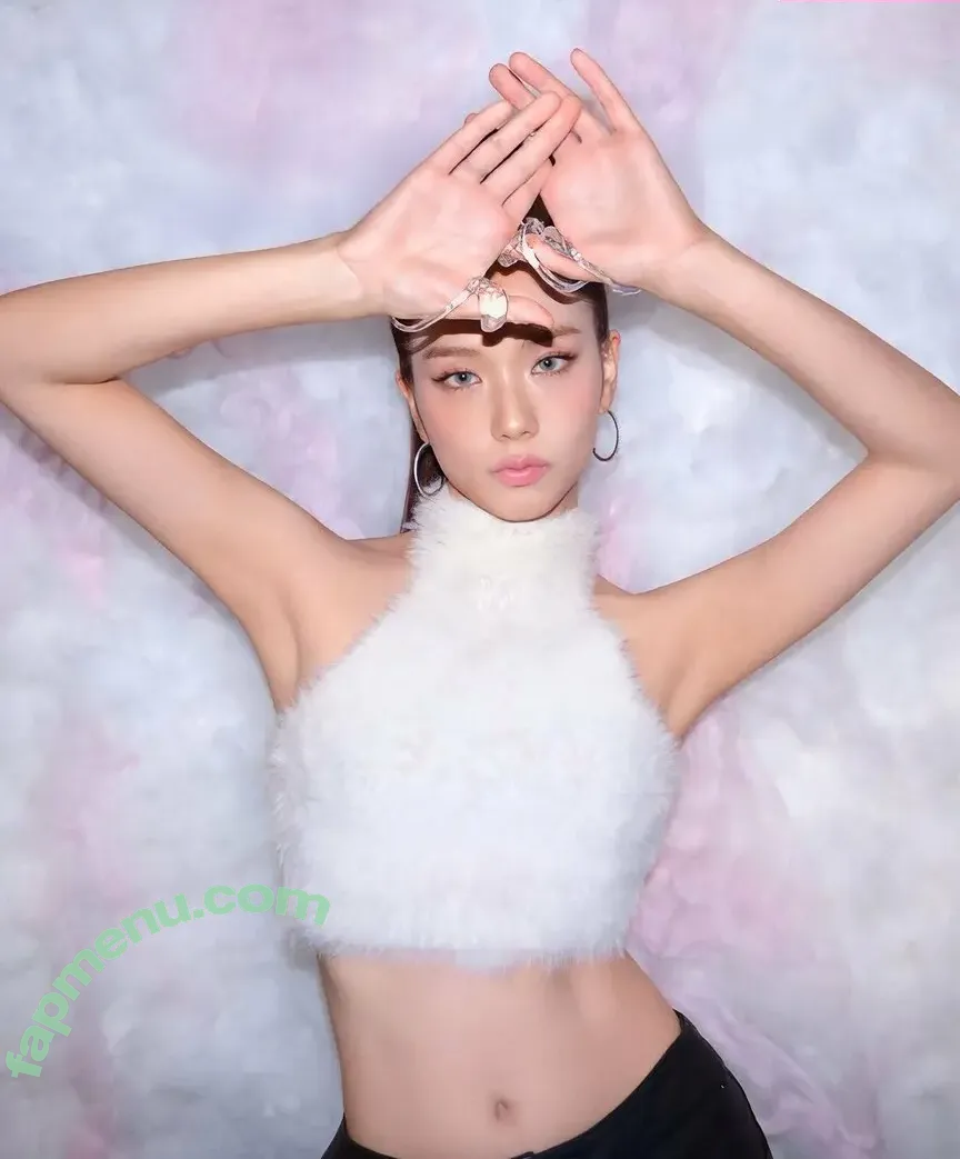 Jisoo nude photo #0956 (BLACKPINK / qenshizu / sooyaaa__)