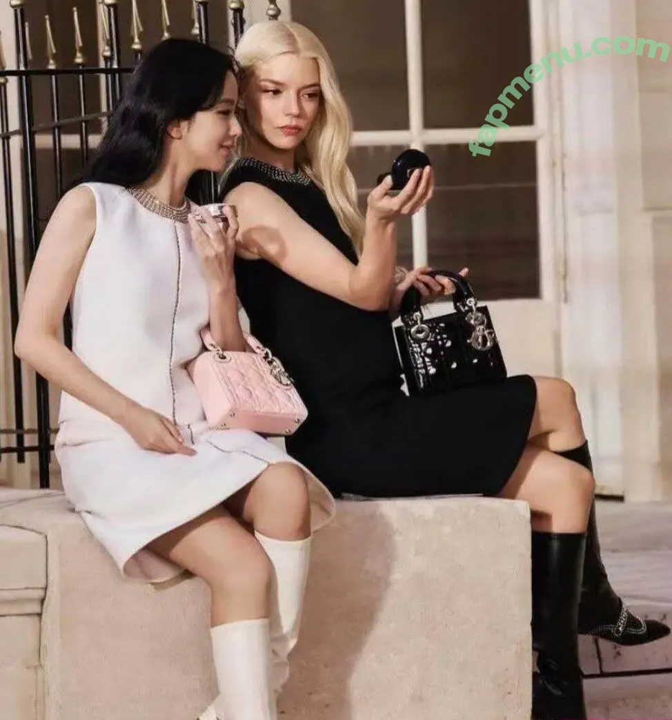 Jisoo nude photo #0969 (BLACKPINK / qenshizu / sooyaaa__)