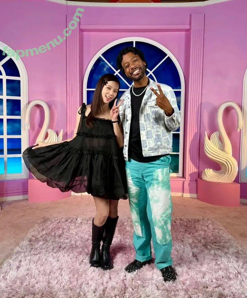 Jisoo nude photo #0980 (BLACKPINK / qenshizu / sooyaaa__)