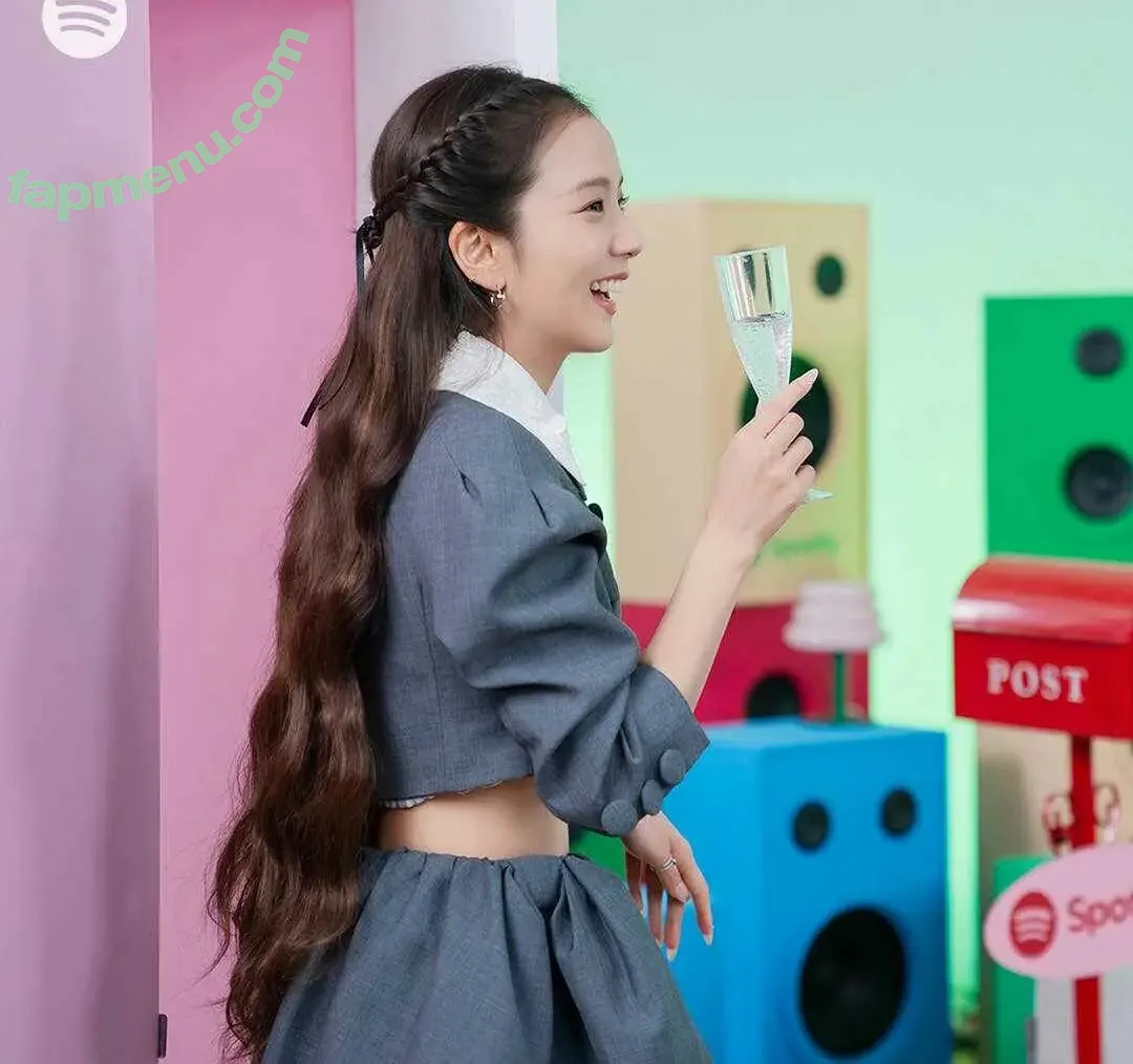 Jisoo nude photo #0985 (BLACKPINK / qenshizu / sooyaaa__)