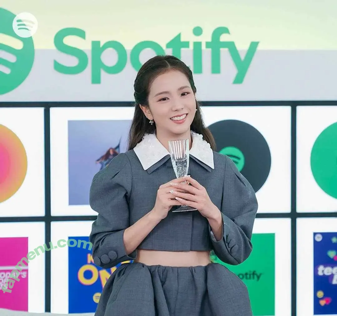 Jisoo nude photo #0987 (BLACKPINK / qenshizu / sooyaaa__)