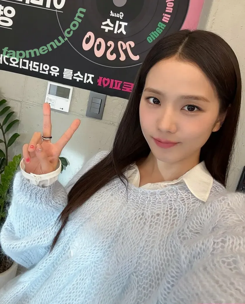 Jisoo nude photo #0994 (BLACKPINK / qenshizu / sooyaaa__)