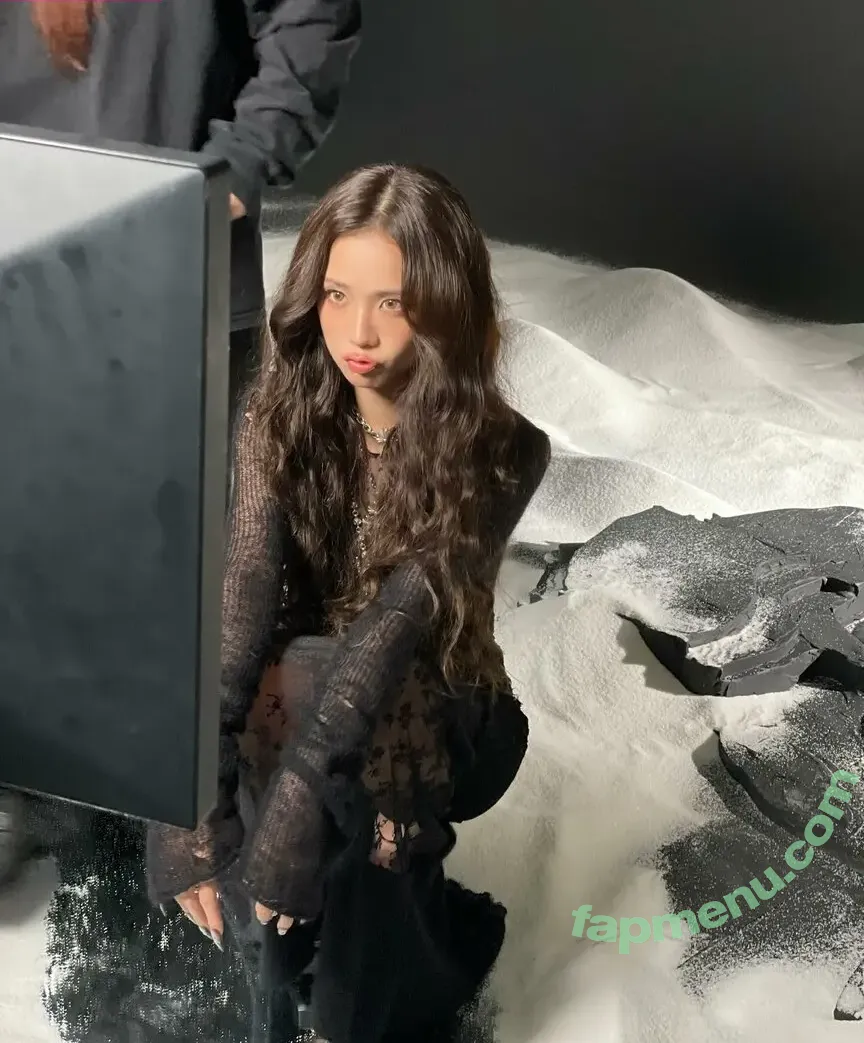 Jisoo nude photo #1090 (BLACKPINK / qenshizu / sooyaaa__)