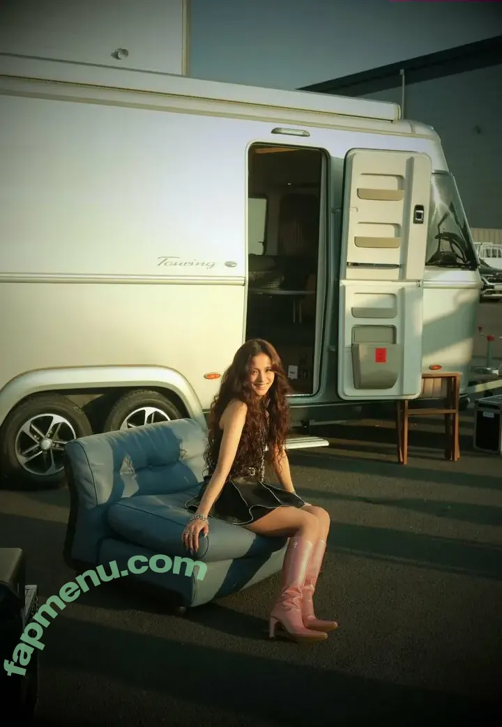 Jisoo nude photo #1095 (BLACKPINK / qenshizu / sooyaaa__)