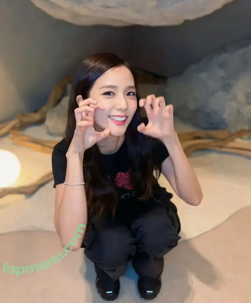 Jisoo nude photo #1103 (BLACKPINK / qenshizu / sooyaaa__)