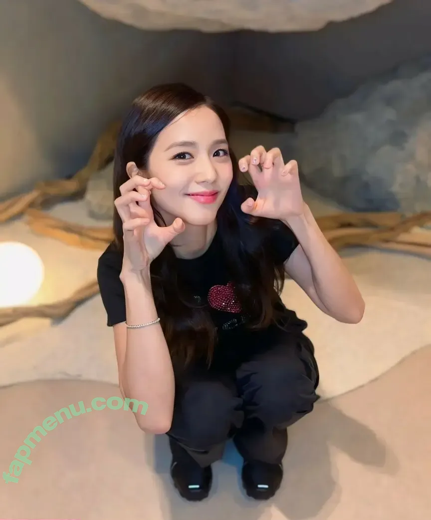 Jisoo nude photo #1104 (BLACKPINK / qenshizu / sooyaaa__)