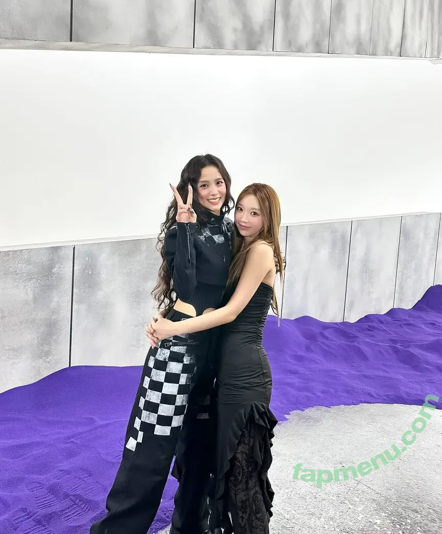 Jisoo nude photo #1105 (BLACKPINK / qenshizu / sooyaaa__)