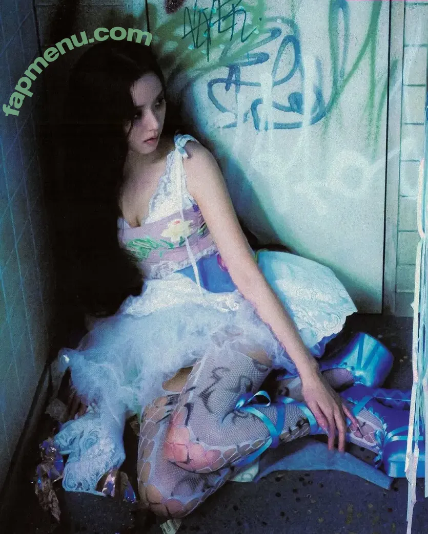 Jisoo nude photo #1115 (BLACKPINK / qenshizu / sooyaaa__)