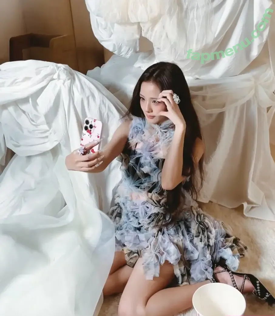 Jisoo nude photo #1118 (BLACKPINK / qenshizu / sooyaaa__)