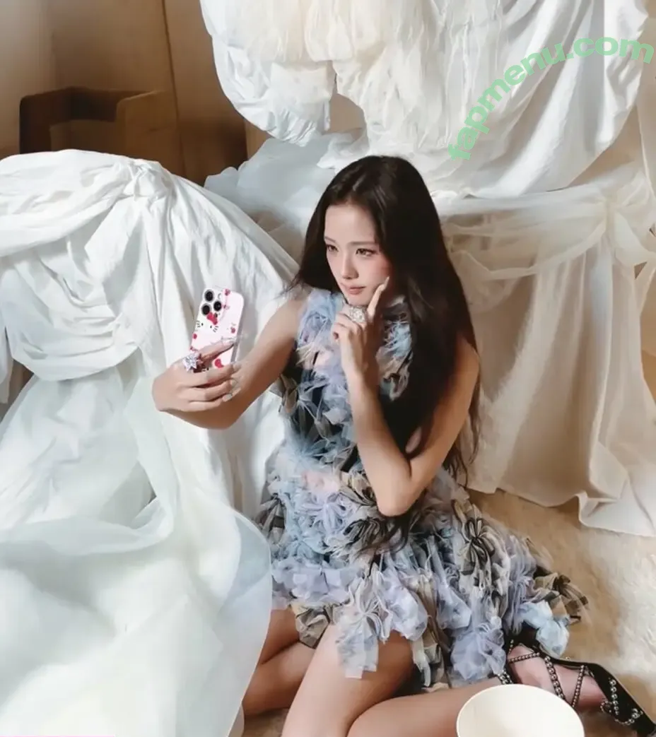 Jisoo nude photo #1119 (BLACKPINK / qenshizu / sooyaaa__)