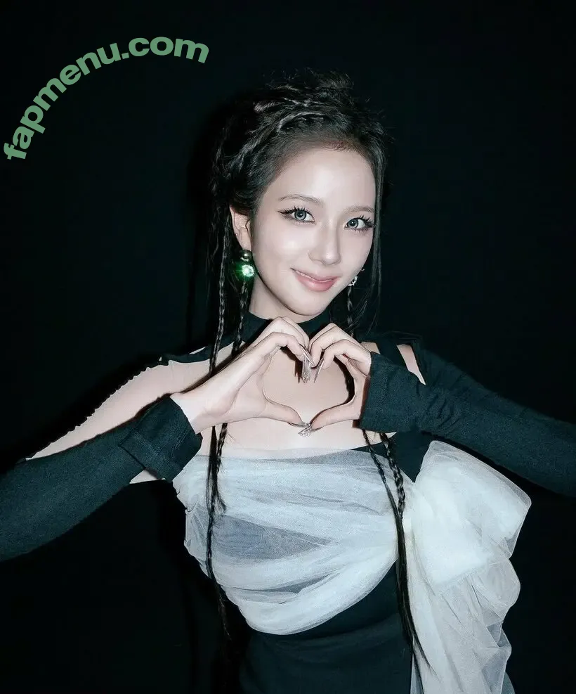 Jisoo nude photo #1123 (BLACKPINK / qenshizu / sooyaaa__)