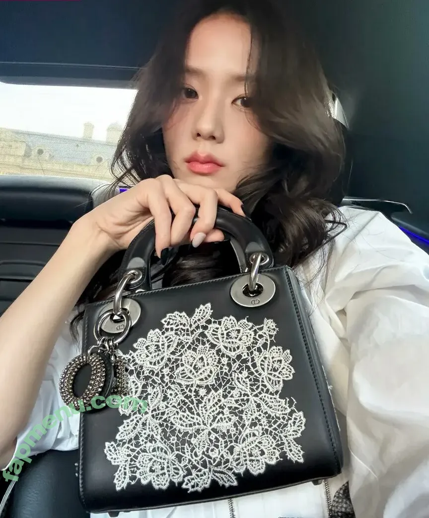 Jisoo nude photo #1160 (BLACKPINK / qenshizu / sooyaaa__)