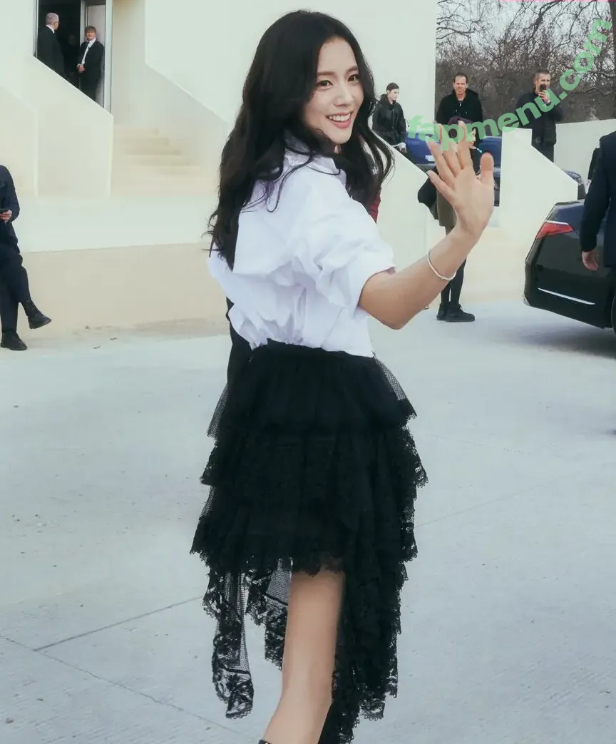 Jisoo nude photo #1161 (BLACKPINK / qenshizu / sooyaaa__)