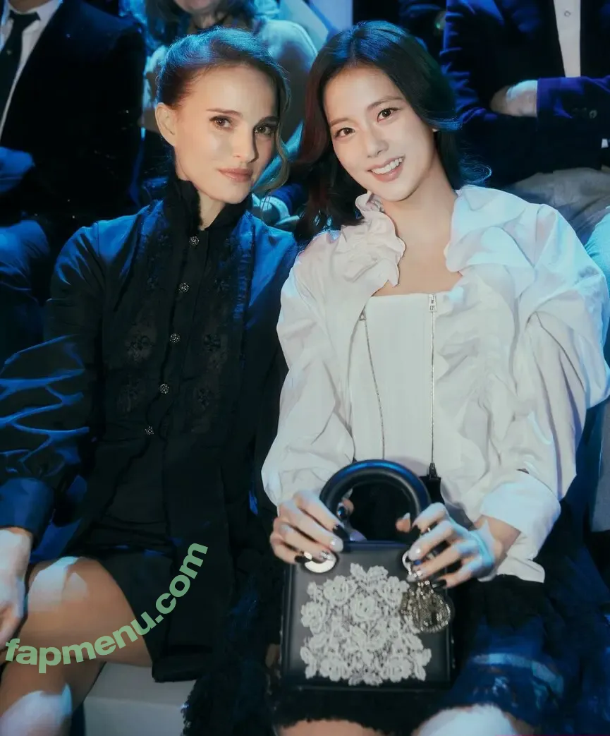 Jisoo nude photo #1162 (BLACKPINK / qenshizu / sooyaaa__)