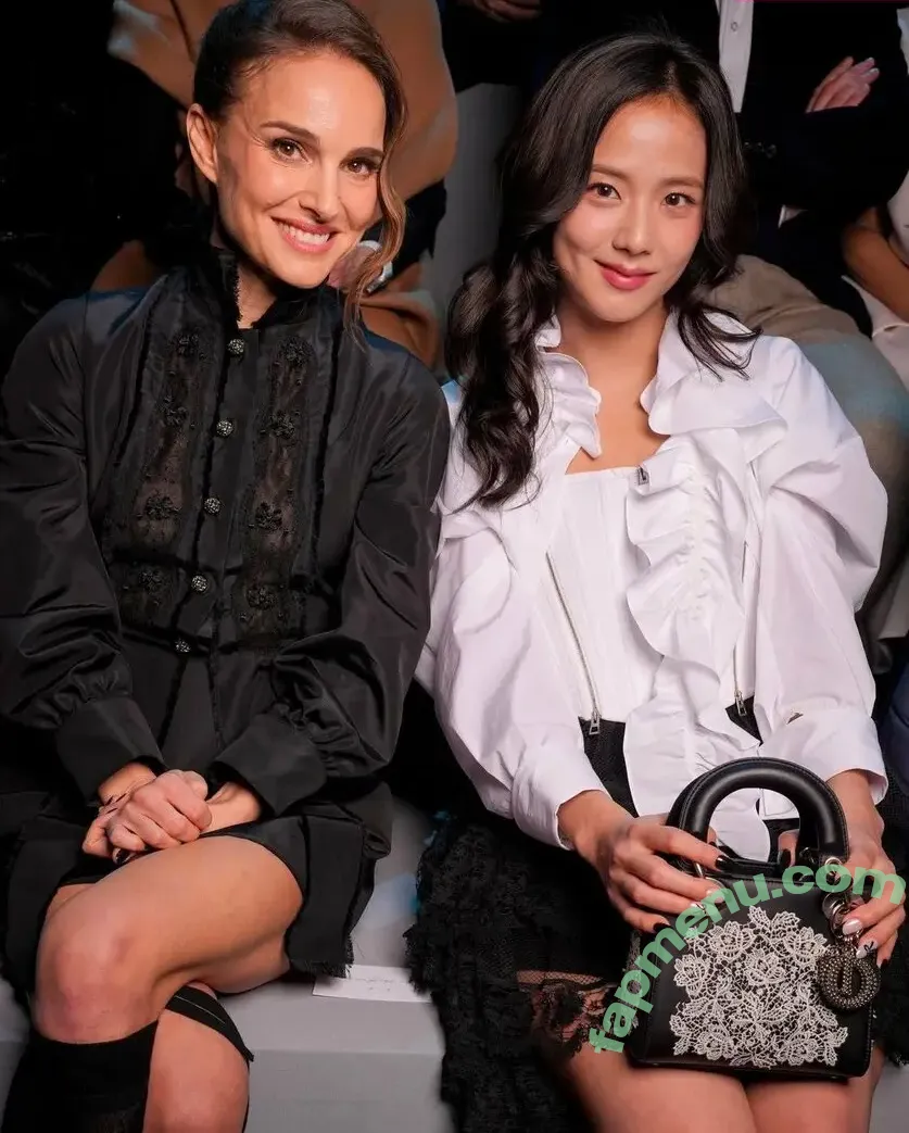 Jisoo nude photo #1163 (BLACKPINK / qenshizu / sooyaaa__)