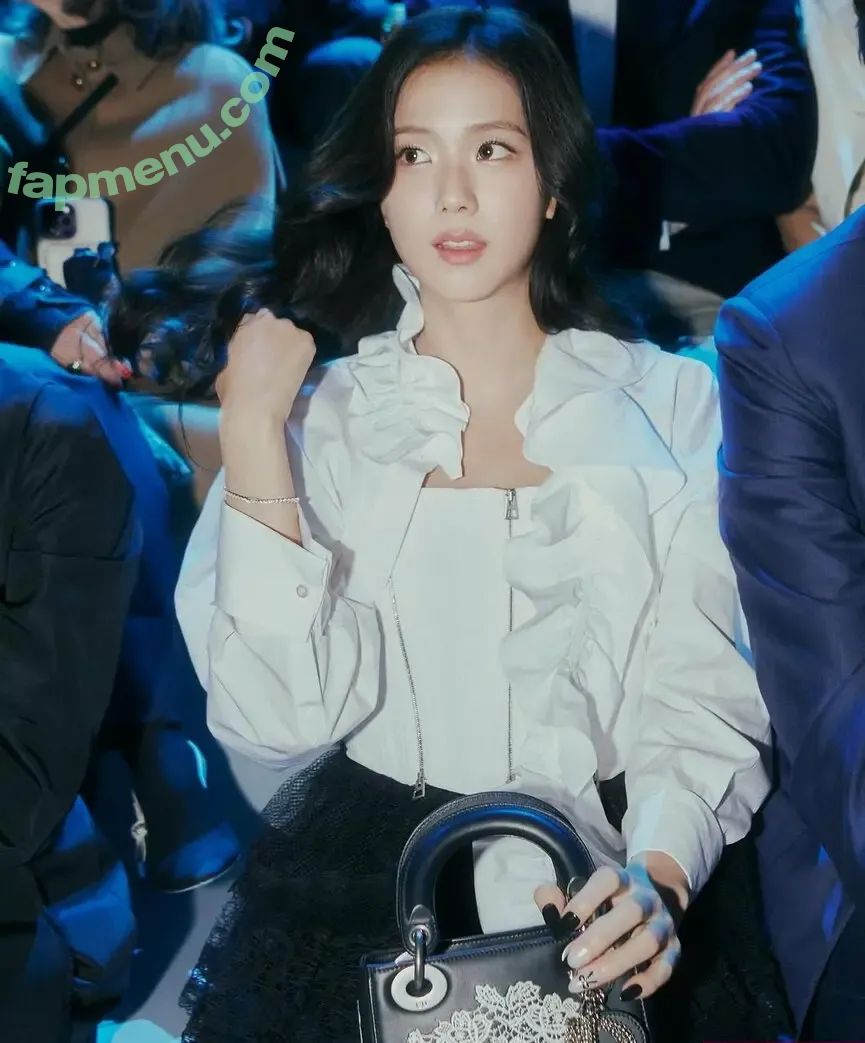 Jisoo nude photo #1168 (BLACKPINK / qenshizu / sooyaaa__)