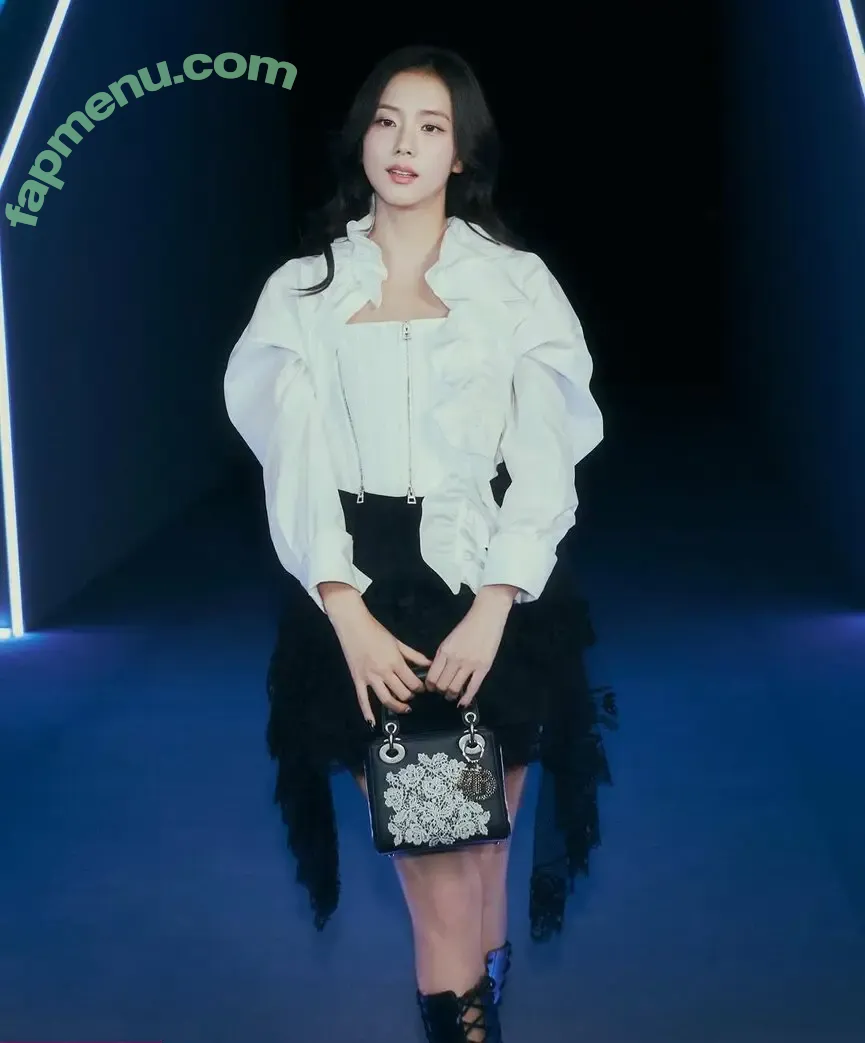 Jisoo nude photo #1170 (BLACKPINK / qenshizu / sooyaaa__)
