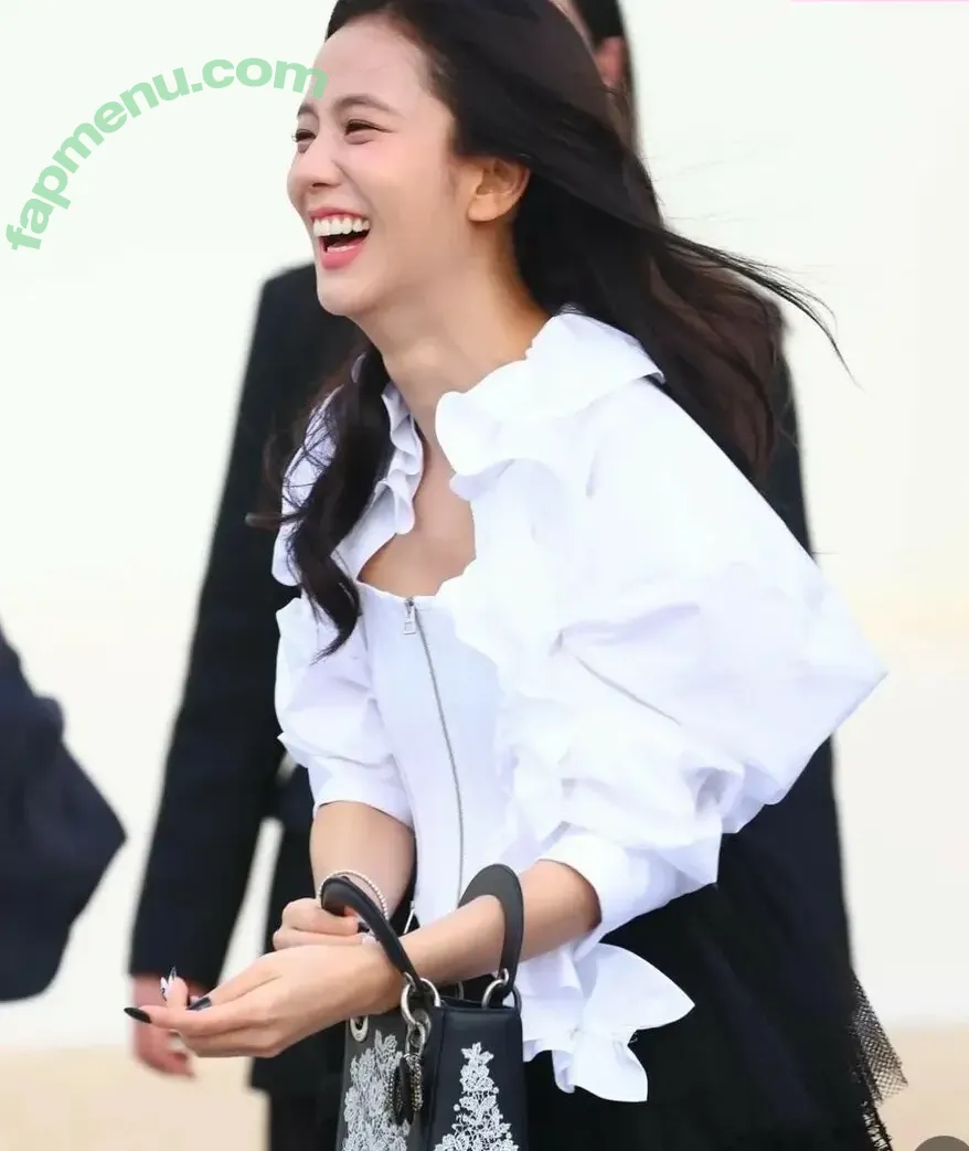 Jisoo nude photo #1175 (BLACKPINK / qenshizu / sooyaaa__)