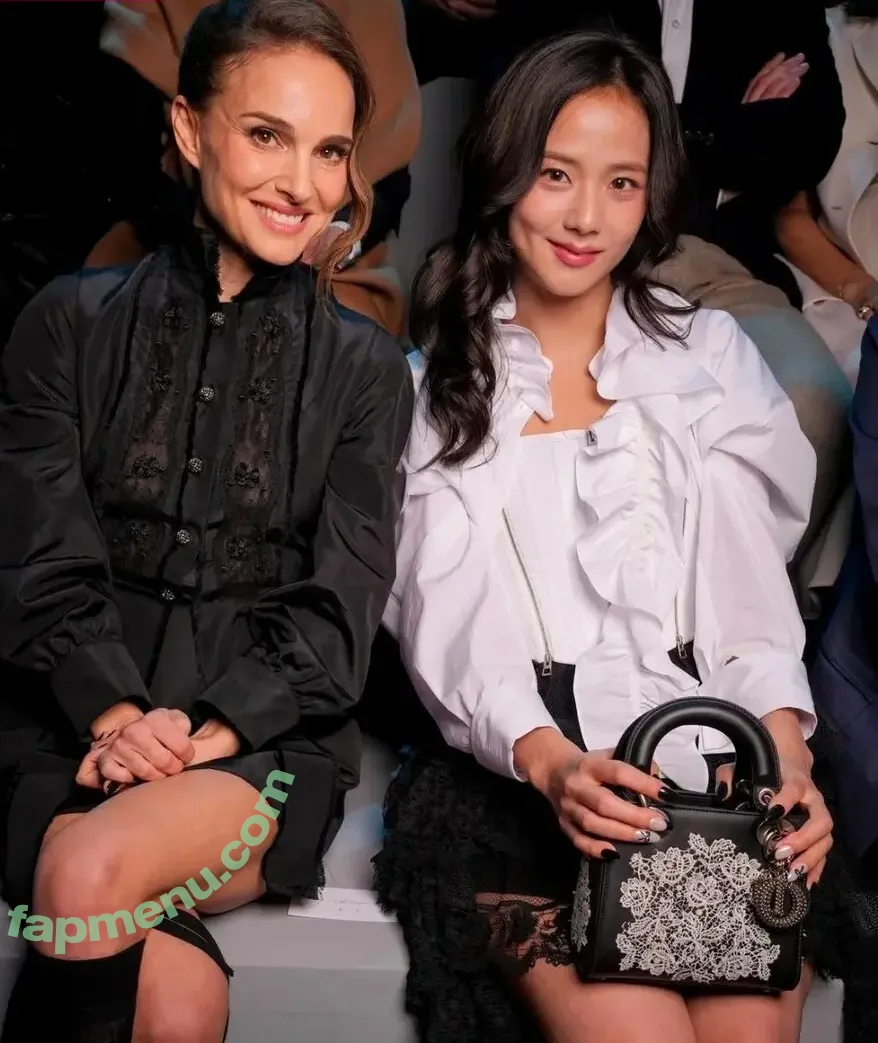 Jisoo nude photo #1177 (BLACKPINK / qenshizu / sooyaaa__)