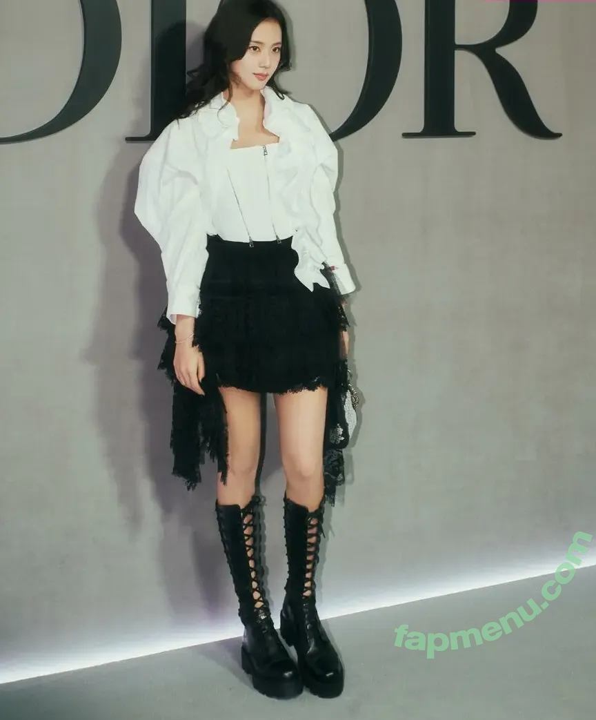 Jisoo nude photo #1180 (BLACKPINK / qenshizu / sooyaaa__)
