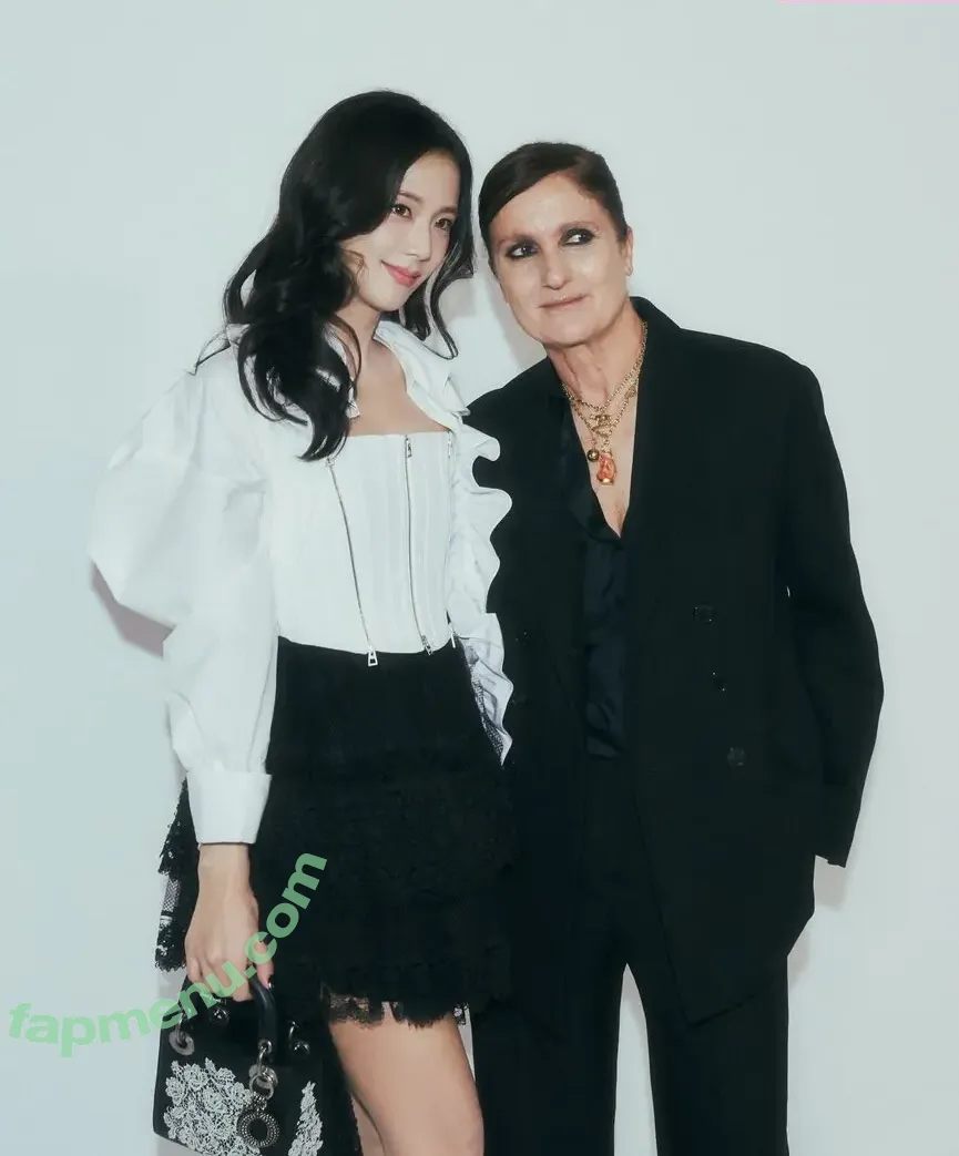 Jisoo nude photo #1182 (BLACKPINK / qenshizu / sooyaaa__)